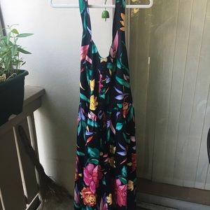 Plus size fabulous halter top maxi dress 16-18. Perfect for summer, elastic back